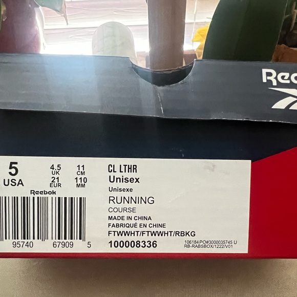 Reebok white unisex running shoes size 5 toddler - Picture 5 of 5